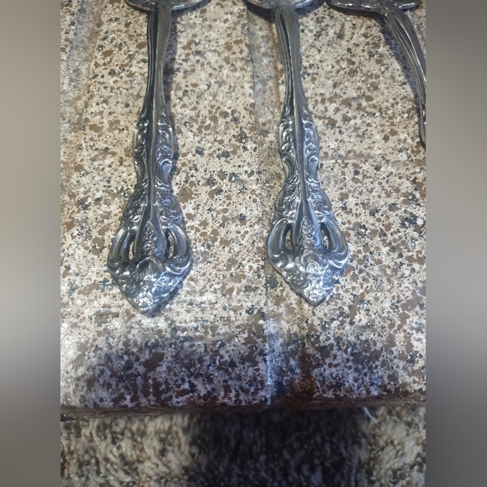 Oneida Heirloom Serving Set - Picture 2 of 14